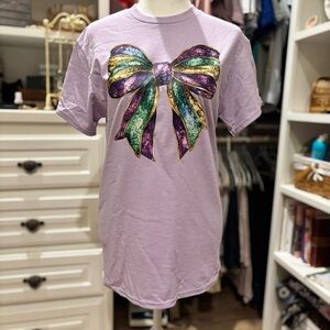 Mardi Gras T-Shirt with Colorful Bow Design Large